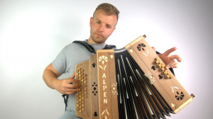 Hiš'ca ob cest' stoji