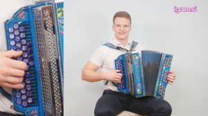 Belo obleko si že nosila